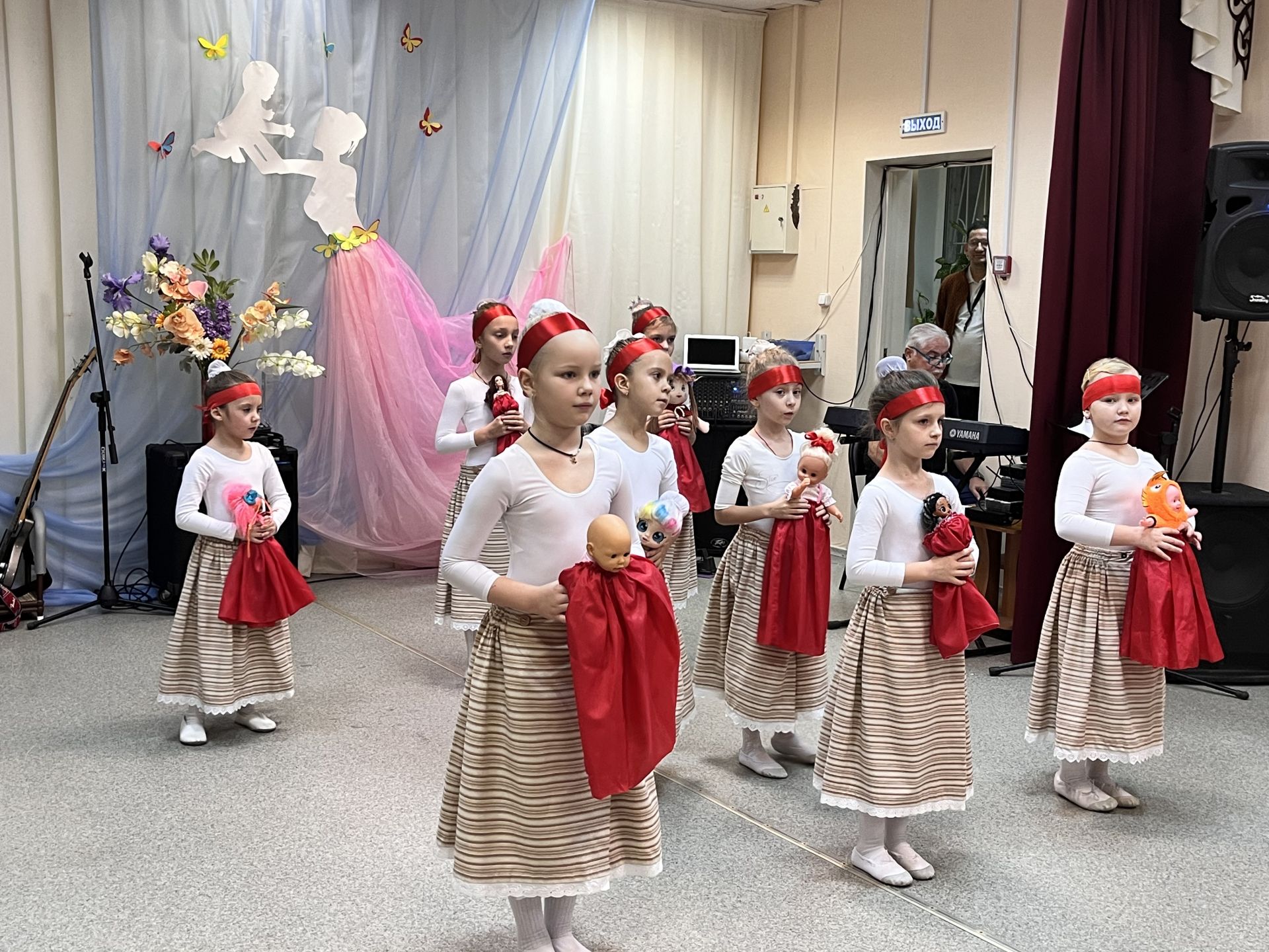 Вы сейчас просматриваете красивым и незабываемым получился праздничный концерт, посвящённый Дню матери «Для милой, ласковой, родной» в ДК «Полёт» г.о. Чехов