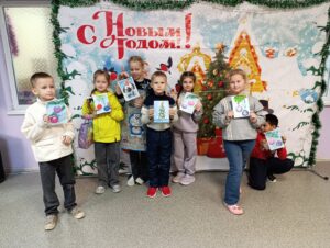 Подробнее о статье Мастер-класс «Новогодняя открытка» прошёл в ДК «Полет» М.О. Чехов